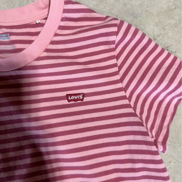 Women’s Levi Stripped Perfect Pink Short Sleeve Cotton Tee Tshirt CrewNeck Small - Picture 3 of 4